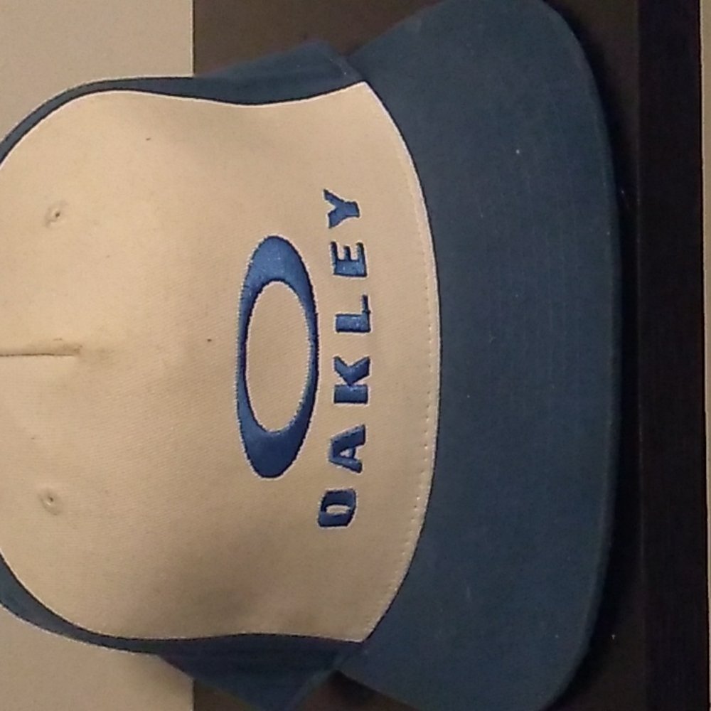 Oakley snap back